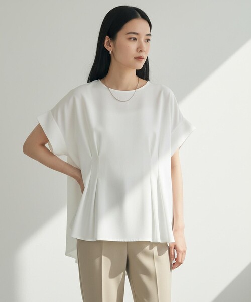 UNFILO(アンフィーロ)の「ヒートシールドジャージー タックデザイン Tシャツ(Tシャツ/カットソー・レディース・ベージュ系/ホワイト系/スカイブルー系/ブラック系・X-LARGE)」の1枚目の写真