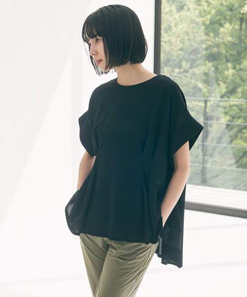 UNFILO(アンフィーロ)の「ヒートシールドジャージー タックデザイン Tシャツ(Tシャツ/カットソー・レディース・ベージュ系/ホワイト系/スカイブルー系/ブラック系・X-LARGE)」の2枚目の写真