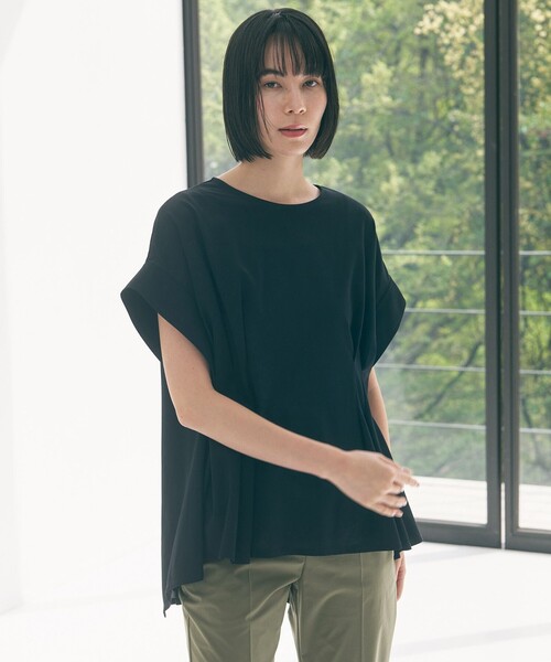 UNFILO(アンフィーロ)の「ヒートシールドジャージー タックデザイン Tシャツ(Tシャツ/カットソー・レディース・ベージュ系/ホワイト系/スカイブルー系/ブラック系・X-LARGE)」の6枚目の写真