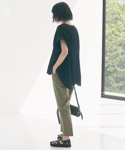 UNFILO(アンフィーロ)の「ヒートシールドジャージー タックデザイン Tシャツ(Tシャツ/カットソー・レディース・ベージュ系/ホワイト系/スカイブルー系/ブラック系・X-LARGE)」の8枚目の写真