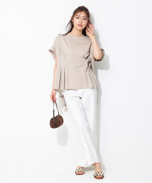 UNFILO(アンフィーロ)の「ヒートシールドジャージー タックデザイン Tシャツ(Tシャツ/カットソー・レディース・ベージュ系/ホワイト系/スカイブルー系/ブラック系・X-LARGE)」の9枚目の写真