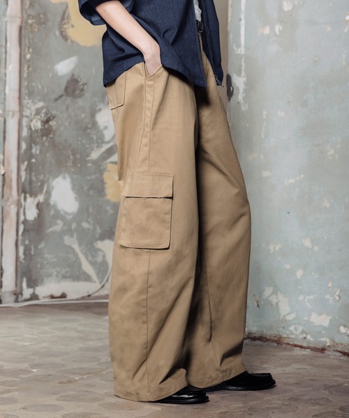 ROCHEM（ローシェン）の「カーブシルエットコットンカーゴパンツ（カーゴパンツ・メンズ・カーキ/ベージュ/ブラック・M/S/XS/L）」の2枚目の写真