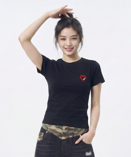 PEID(ペイド)の「PD スモールハート スリムフィット 半袖Tシャツ ブラック(Tシャツ/カットソー・レディース・ブラック・1/2/3)」の2枚目の写真