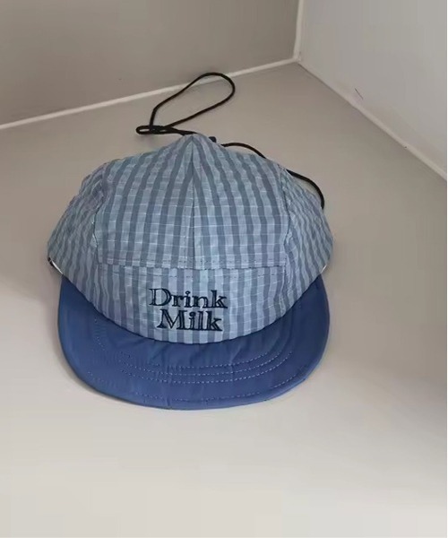 Bambin（ボンバン）の「【 Bambin / ボンバン 】 配色チェック 刺繍ロゴ コード付き キャップ（キャップ・キッズ・ブルー/アイボリー/レッド/イエロー/ダークブラウン・FREE）」の3枚目の写真