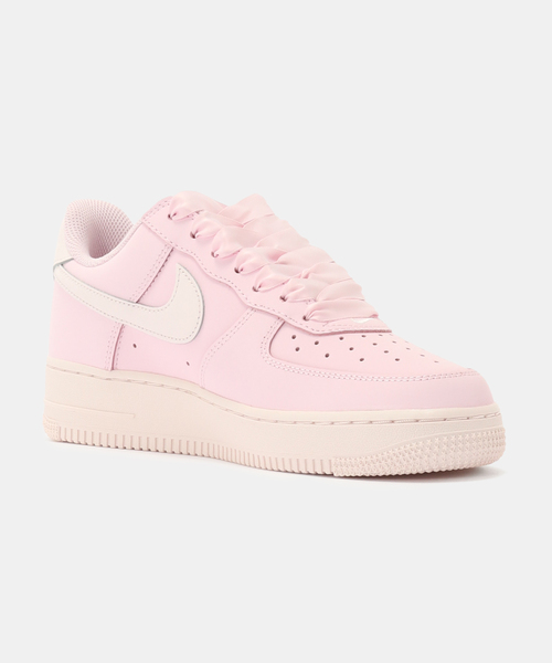 NIKE(ナイキ)の「NIKE W AIR FORCE 1 RETRO PRM IR0871-600(スニーカー・レディース・ピンク・23cm/23.5cm/24cm/24.5cm/25cm)」の4枚目の写真