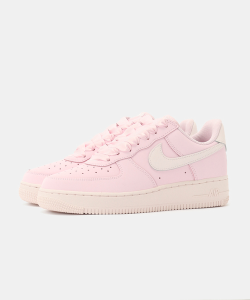 NIKE(ナイキ)の「NIKE W AIR FORCE 1 RETRO PRM IR0871-600(スニーカー・レディース・ピンク・23cm/23.5cm/24cm/24.5cm/25cm)」の2枚目の写真