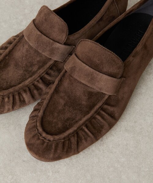BEARDSLEY(ビアズリー)の「《ZOZO先行販売》ギャザーローファー《本革》(その他シューズ・レディース・ブラック/ブラウン・22.5cm/24cm/23cm/24.5cm/23.5cm)」の5枚目の写真