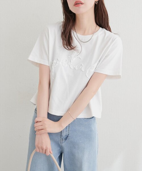 natural couture(ナチュラルクチュール)の「リボンテープ刺繍ロゴT(Tシャツ/カットソー・レディース・オフホワイト/サックスブルー/チャコールグレー・FREE)」の9枚目の写真