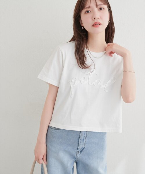 natural couture(ナチュラルクチュール)の「リボンテープ刺繍ロゴT(Tシャツ/カットソー・レディース・オフホワイト/サックスブルー/チャコールグレー・FREE)」の11枚目の写真