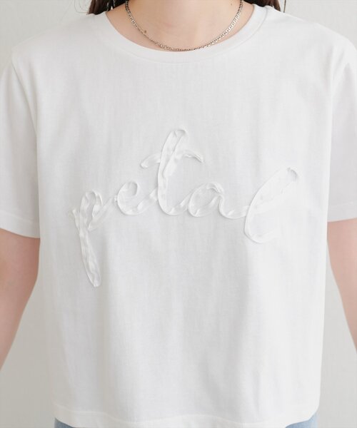 natural couture(ナチュラルクチュール)の「リボンテープ刺繍ロゴT(Tシャツ/カットソー・レディース・オフホワイト/サックスブルー/チャコールグレー・FREE)」の7枚目の写真