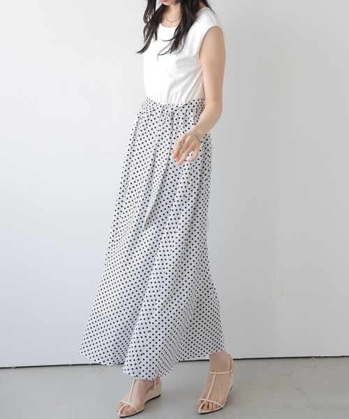 AMELY(エミリー)の「ドット柄ロングワンピース(ワンピース・レディース・ホワイト×ホワイト/ブラック×ホワイト/ブラック×ブラック/ホワイト×ブラック・フリー)」の1枚目の写真
