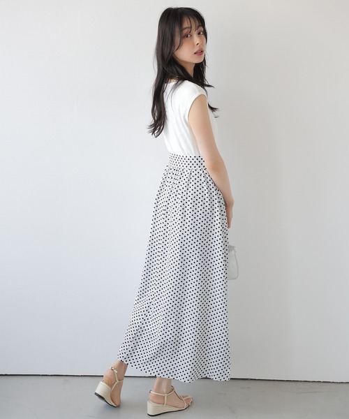 AMELY(エミリー)の「ドット柄ロングワンピース(ワンピース・レディース・ホワイト×ホワイト/ブラック×ホワイト/ブラック×ブラック/ホワイト×ブラック・フリー)」の6枚目の写真