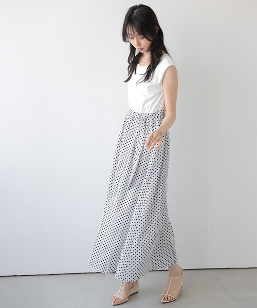 AMELY(エミリー)の「ドット柄ロングワンピース(ワンピース・レディース・ホワイト×ホワイト/ブラック×ホワイト/ブラック×ブラック/ホワイト×ブラック・フリー)」の7枚目の写真