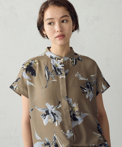 COMME CA ISM（コムサイズム）の「【セットアップ対応】ボタニカルプリント バンドカラーフレンチスリーブブラウス（シャツ/ブラウス・レディース・ブラウン/ネイビー・LARGE/MEDIUM）」の17枚目の写真