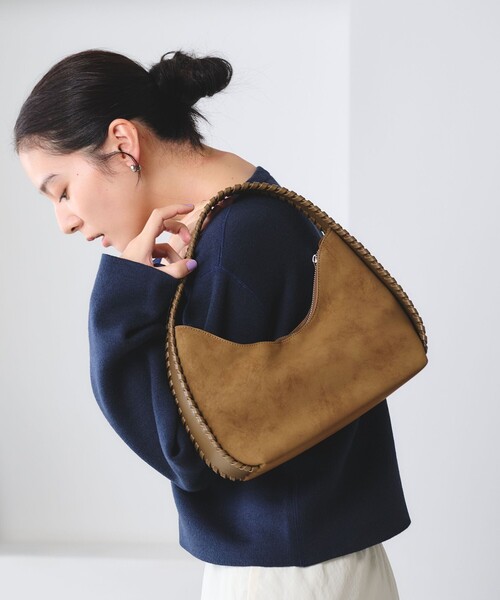 BEAUTY&YOUTH UNITED ARROWS(ビューティーアンドユースユナイテッドアローズ)の「レザーライク カガリ ワンショルダーバッグ(ショルダーバッグ・レディース・ブラック/モカ・FREE)」の6枚目の写真