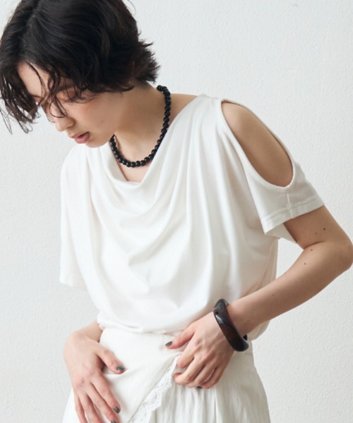 Trish(トリッシュ)の「肩開きドレーププルオーバー(Tシャツ/カットソー・レディース・ブラック/ホワイト/ブラウン・MEDIUM)」の18枚目の写真