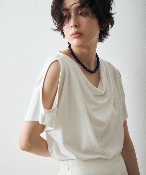 Trish(トリッシュ)の「肩開きドレーププルオーバー(Tシャツ/カットソー・レディース・ブラック/ホワイト/ブラウン・MEDIUM)」の14枚目の写真