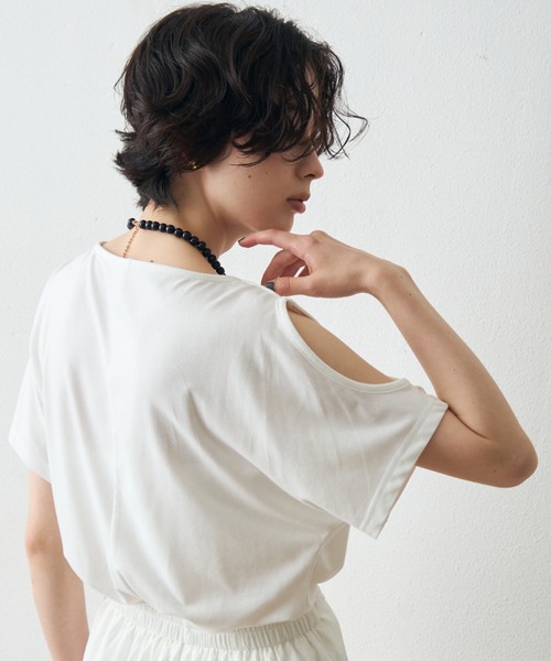 Trish(トリッシュ)の「肩開きドレーププルオーバー(Tシャツ/カットソー・レディース・ブラック/ホワイト/ブラウン・MEDIUM)」の16枚目の写真
