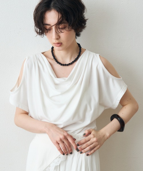 Trish(トリッシュ)の「肩開きドレーププルオーバー(Tシャツ/カットソー・レディース・ブラック/ホワイト/ブラウン・MEDIUM)」の12枚目の写真