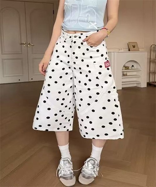 Dream garden(ドリームガーデン)の「ドット柄7分丈デニムハーフワイドパンツ(デニムパンツ・レディース・ブラック/ホワイト・S/XL/L/M)」の2枚目の写真