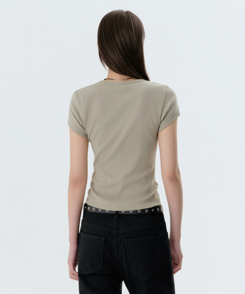 MUSINSA STANDARD WOMAN（ムシンサスタンダードウーマン）の「ウィメンズスリムクルーネックTシャツ[カーキベージュ]（Tシャツ/カットソー・レディース・その他・SMALL/MEDIUM/LARGE/X-SMALL）」の4枚目の写真