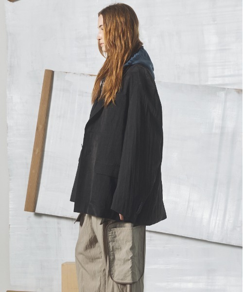 MAISON SPECIAL(メゾンスペシャル)の「《UNISEX》ドレープフィブリルプライムオーバー2Bセミダブルテーラードジャケット/Drape Fibrillated Prime-Over 2B Semi-double Tailored Jacket【MAISON SPECIAL/メゾンスペシャル】■セットアップ対応■(テーラードジャケット・メンズ・ネイビー/ブラック/パープル/グレイッシュベージュ・0/1/2)」の7枚目の写真