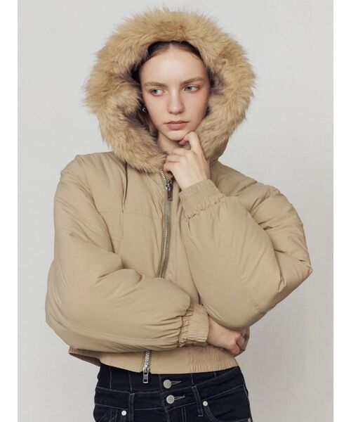 EMODA(エモダ)の「フェイクファーフードブルゾン(ブルゾン・レディース・ブラック/ベージュ/ブラウン/グレー・SMALL/MEDIUM)」の4枚目の写真