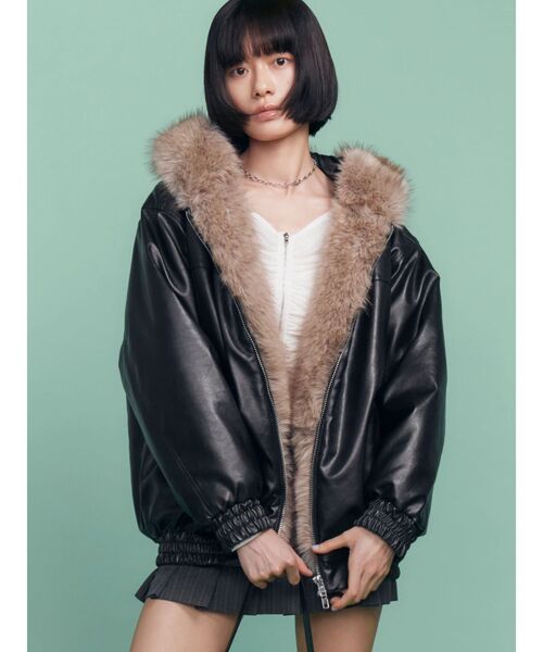 EMODA(エモダ)の「フェイクファーフードブルゾン(ブルゾン・レディース・ブラック/ベージュ/ブラウン/グレー・SMALL/MEDIUM)」の5枚目の写真