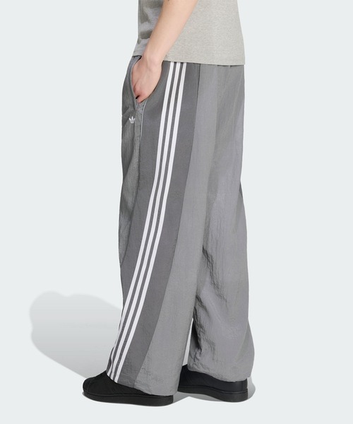 adidas(アディダス)の「ADILENIUM シーズン 5 トラックパンツ / アディダスオリジナルス adidas Originals(その他パンツ・メンズ・グレー・XX-LARGE/3XL/LARGE/MEDIUM/SMALL/X-LARGE/X-SMALL)」の2枚目の写真