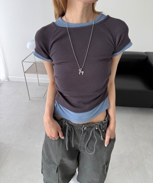 4INT.(フォイント)の「配色 サイド シャーリング レイヤード 半袖 Tシャツ(Tシャツ/カットソー・レディース・ネイビー/ブルー/ブラウン/ブラック・FREE)」の3枚目の写真