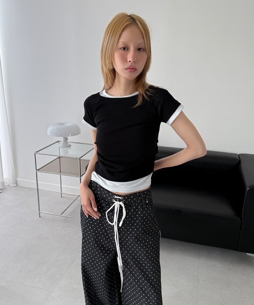 4INT.(フォイント)の「配色 サイド シャーリング レイヤード 半袖 Tシャツ(Tシャツ/カットソー・レディース・ネイビー/ブルー/ブラウン/ブラック・FREE)」の1枚目の写真