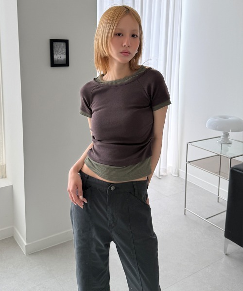 4INT.(フォイント)の「配色 サイド シャーリング レイヤード 半袖 Tシャツ(Tシャツ/カットソー・レディース・ネイビー/ブルー/ブラウン/ブラック・FREE)」の20枚目の写真