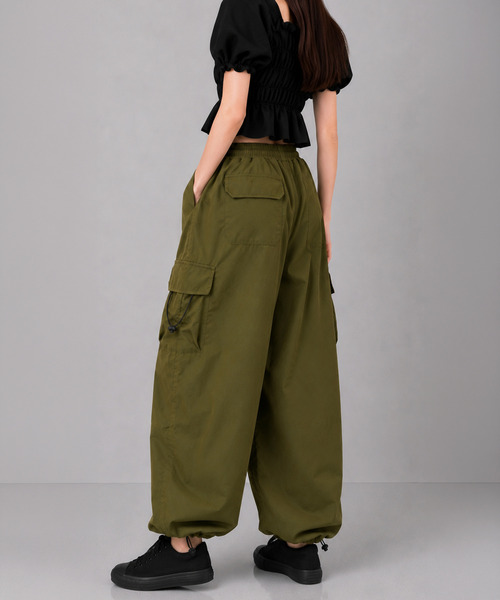 NinaetLina(ニナエリナ)の「ドロストカーゴパンツ(カーゴパンツ・レディース・チャコールグレー/カーキ/ブラック・M/L)」の19枚目の写真