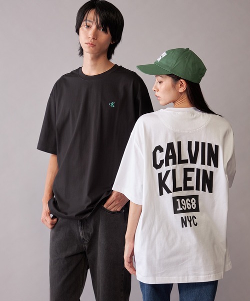 Calvin Klein（カルバン・クライン）の「【ZOZO限定】 Calvin Klein Jeans　ユニセックス グラフィックTシャツ（Tシャツ/カットソー・メンズ・ブラック/ホワイト・XL/S/L/M）」の2枚目の写真