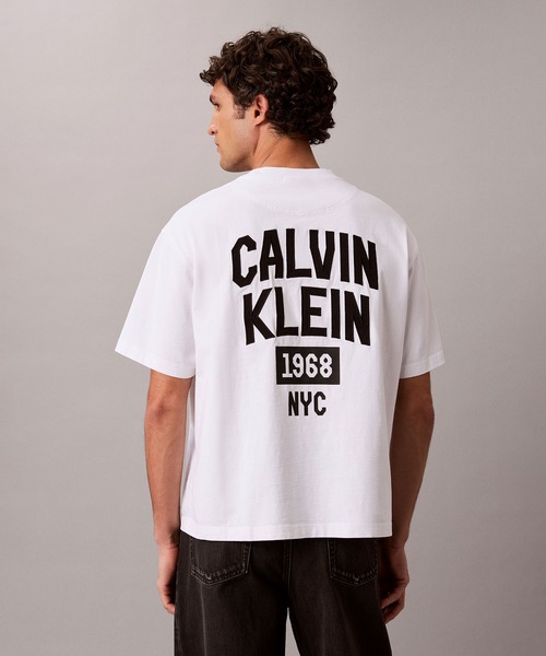 Calvin Klein（カルバン・クライン）の「【ZOZO限定】 Calvin Klein Jeans　ユニセックス グラフィックTシャツ（Tシャツ/カットソー・メンズ・ブラック/ホワイト・XL/S/L/M）」の17枚目の写真