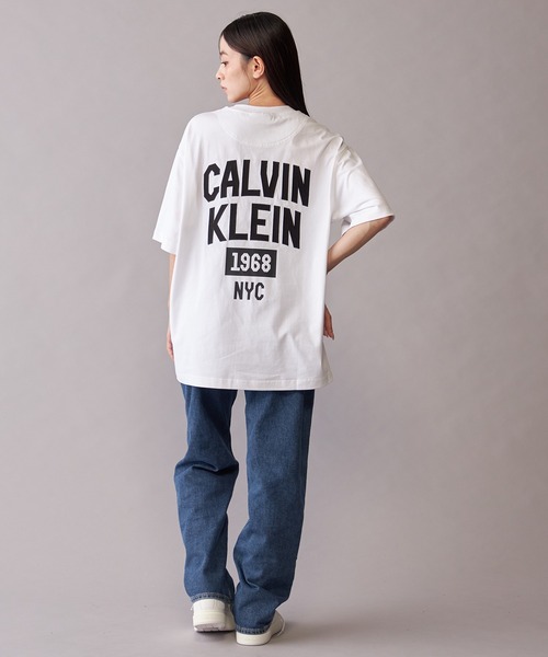 Calvin Klein（カルバン・クライン）の「【ZOZO限定】 Calvin Klein Jeans　ユニセックス グラフィックTシャツ（Tシャツ/カットソー・メンズ・ブラック/ホワイト・XL/S/L/M）」の8枚目の写真