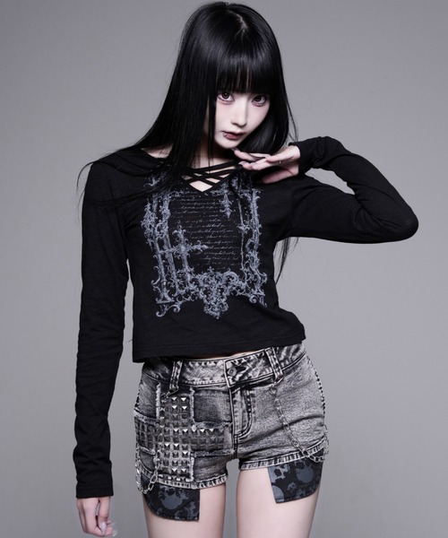REFLEM（レフレム）の「『REFLEM/レフレム』クロスストラップVネックL/S Tee/ロングスリーブカットソー（Tシャツ/カットソー・レディース・ホワイト/ブラック・M/L）」の3枚目の写真