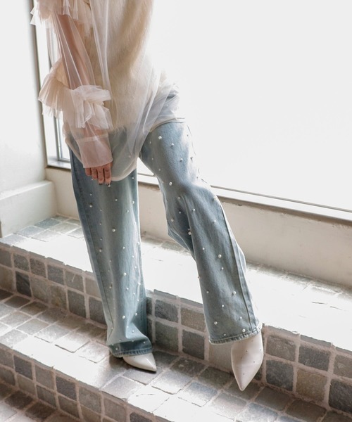 Three Four Time（ｽﾘｰﾌｫｰﾀｲﾑ）の「パール付きデニムパンツ（デニムパンツ・レディース・ブルー・ONE SIZE）」の2枚目の写真