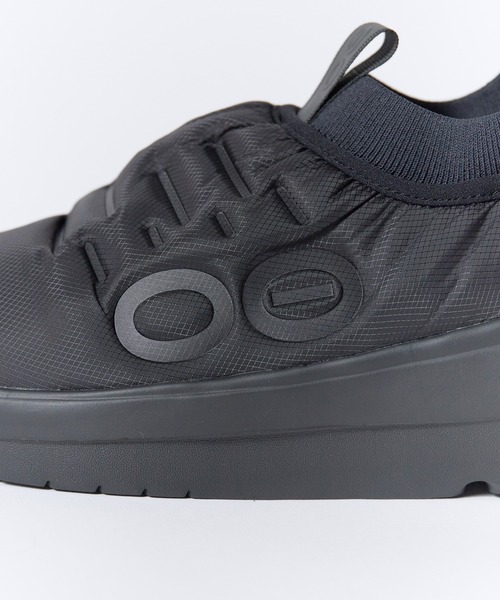 OOFOS(ウーフォス)の「OOFOS/ウーフォス Men's OOmy Thermo Zen ウーマイ サーモ ゼン リカバリーシューズ 軽量 スリッポン スニーカー メンズ 2026年 秋 秋服 冬 冬服(スリッポン・メンズ・ブラック・26cm/27cm/28cm)」の3枚目の写真