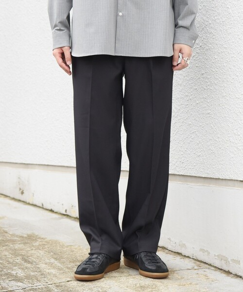 SHIPS any(シップス エニィ)の「〈撥水/手洗い可能〉CALNAVA(R) 2タック セミワイド テーパード イージーパンツ◆(スラックス・メンズ・ブラウン/チャコールグレー/ネイビー・MEDIUM/LARGE/SMALL/X-LARGE)」の2枚目の写真