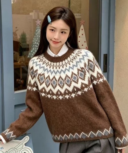 Teem Store(チームストア)の「ノルディック柄 モックネックオーバーサイズニット(ニット/セーター・レディース・ホワイト/ネイビー/ブラウン・M)」の1枚目の写真