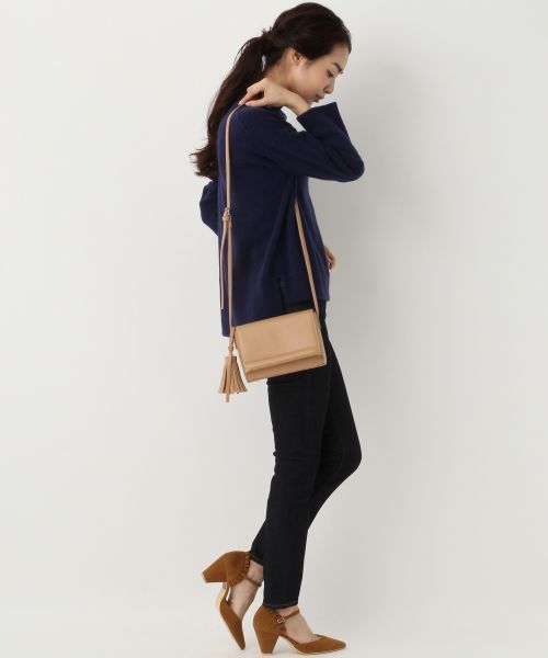 A part by（アパートバイ）の「スクエアタッセルポシェット 734034 （ショルダーバッグ・レディース・ベージュ/オレンジ/ブラック・FREE）」の6枚目の写真