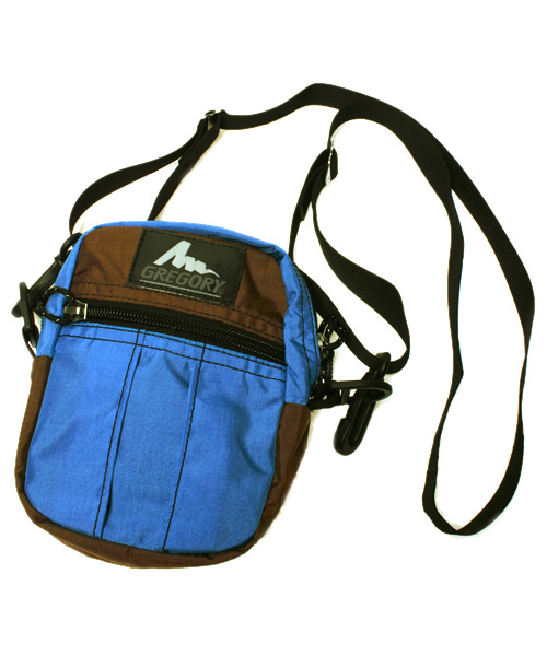 GREGORY(グレゴリー)の「GREGORY/グレゴリー QUICK POCKET S/クイックポケット S(ショルダーバッグ・レディース・ピンク/サックスブルー/ネイビー/パープル/ブラック/スカイブルー/チャコールグレー/ブルー/インディゴブルー/ブルー系その他/バイオレット/グリーン系その他/ダークブルー/グレー系その他/その他6/レッド系その他/イエロー系その他/ベビーピンク/パープル系その他/ダークインディゴブルー/カモフラージュ/その他/その他5/その他3/その他4/グリーン系カモフラージュ/ブラウン系カモフラージュ/スモークグレー/その他2/その他1/ガンメタ/ブラック×ゴールド/その他7/プラム/ブラック×ピンク/エメラルド/ダークネイビー/その他8/その他10/その他9/その他11・FREE)」の17枚目の写真