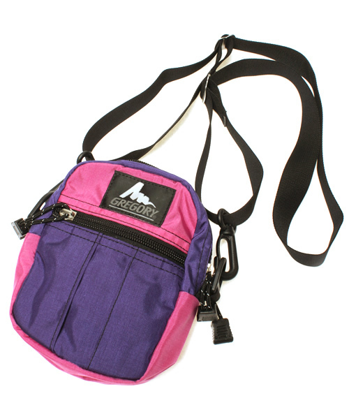 GREGORY(グレゴリー)の「GREGORY/グレゴリー QUICK POCKET S/クイックポケット S(ショルダーバッグ・レディース・ピンク/サックスブルー/ネイビー/パープル/ブラック/スカイブルー/チャコールグレー/ブルー/インディゴブルー/ブルー系その他/バイオレット/グリーン系その他/ダークブルー/グレー系その他/その他6/レッド系その他/イエロー系その他/ベビーピンク/パープル系その他/ダークインディゴブルー/カモフラージュ/その他/その他5/その他3/その他4/グリーン系カモフラージュ/ブラウン系カモフラージュ/スモークグレー/その他2/その他1/ガンメタ/ブラック×ゴールド/その他7/プラム/ブラック×ピンク/エメラルド/ダークネイビー/その他8/その他10/その他9/その他11・FREE)」の21枚目の写真