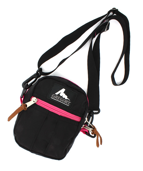 GREGORY(グレゴリー)の「GREGORY/グレゴリー QUICK POCKET S/クイックポケット S(ショルダーバッグ・レディース・ピンク/サックスブルー/ネイビー/パープル/ブラック/スカイブルー/チャコールグレー/ブルー/インディゴブルー/ブルー系その他/バイオレット/グリーン系その他/ダークブルー/グレー系その他/その他6/レッド系その他/イエロー系その他/ベビーピンク/パープル系その他/ダークインディゴブルー/カモフラージュ/その他/その他5/その他3/その他4/グリーン系カモフラージュ/ブラウン系カモフラージュ/スモークグレー/その他2/その他1/ガンメタ/ブラック×ゴールド/その他7/プラム/ブラック×ピンク/エメラルド/ダークネイビー/その他8/その他10/その他9/その他11・FREE)」の4枚目の写真