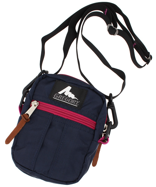 GREGORY(グレゴリー)の「GREGORY/グレゴリー QUICK POCKET S/クイックポケット S(ショルダーバッグ・レディース・ピンク/サックスブルー/ネイビー/パープル/ブラック/スカイブルー/チャコールグレー/ブルー/インディゴブルー/ブルー系その他/バイオレット/グリーン系その他/ダークブルー/グレー系その他/その他6/レッド系その他/イエロー系その他/ベビーピンク/パープル系その他/ダークインディゴブルー/カモフラージュ/その他/その他5/その他3/その他4/グリーン系カモフラージュ/ブラウン系カモフラージュ/スモークグレー/その他2/その他1/ガンメタ/ブラック×ゴールド/その他7/プラム/ブラック×ピンク/エメラルド/ダークネイビー/その他8/その他10/その他9/その他11・FREE)」の18枚目の写真