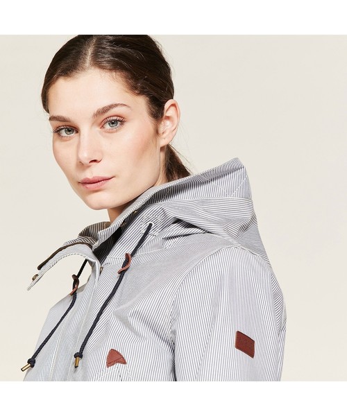 AIGLE（エーグル）の「透湿防水 レトロスター ジャケット（ブルゾン・レディース・ブルー/ベージュ/ピンク/ダークネイビー/レッド/オフホワイト・38/36/40）」の17枚目の写真