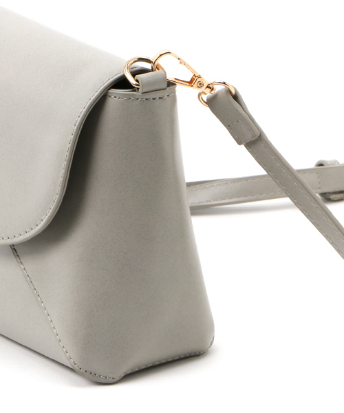 PLAIN CLOTHING（プレーンクロージング）の「Fレザーミニショルダーバッグ【PLAIN CLOTHING】（ショルダーバッグ・レディース・ブラック/ライトグレー/ベージュ・FREE）」の6枚目の写真