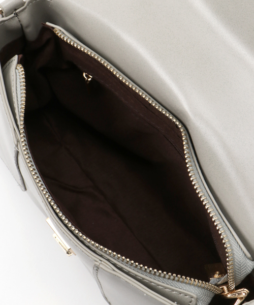 PLAIN CLOTHING（プレーンクロージング）の「Fレザーミニショルダーバッグ【PLAIN CLOTHING】（ショルダーバッグ・レディース・ブラック/ライトグレー/ベージュ・FREE）」の7枚目の写真