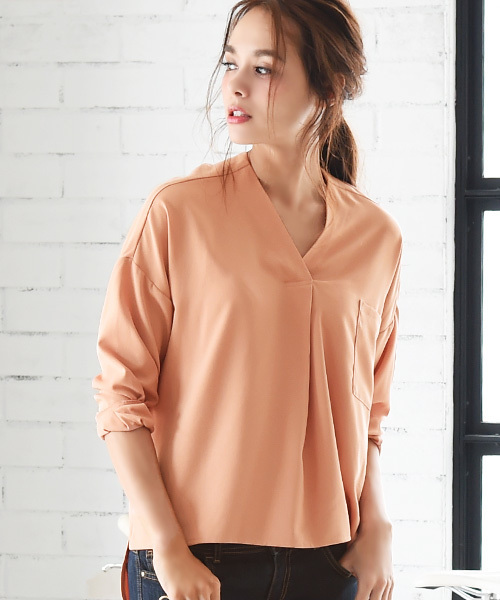 Luz Llena（ラズレナ）の「[贅沢ジョーゼット]ドロップショルダー・スキッパーシャツ（シャツ/ブラウス・レディース・オレンジ/オフホワイト/グレイッシュベージュ/ネイビー/ピンク・MEDIUM）」の5枚目の写真